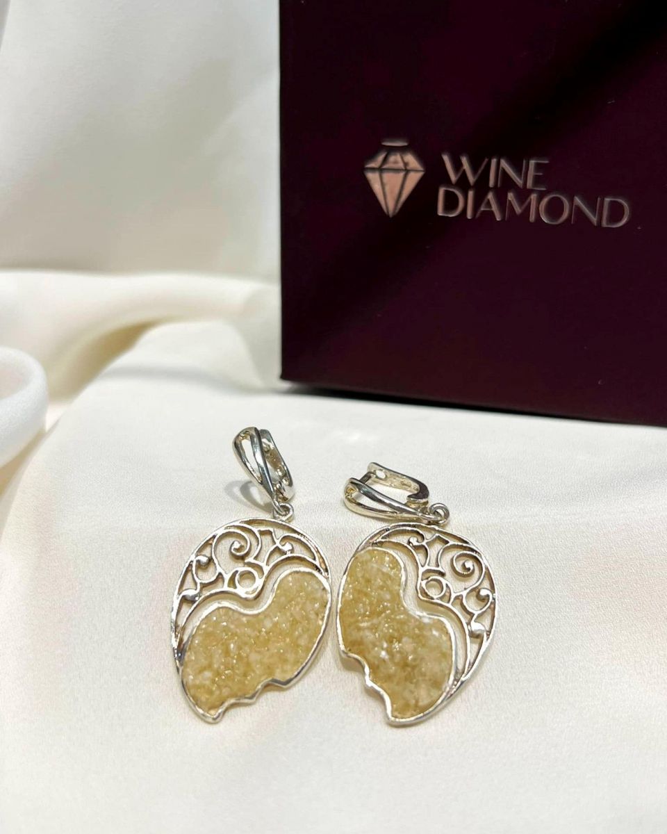 The wine spilled into the jewelry.