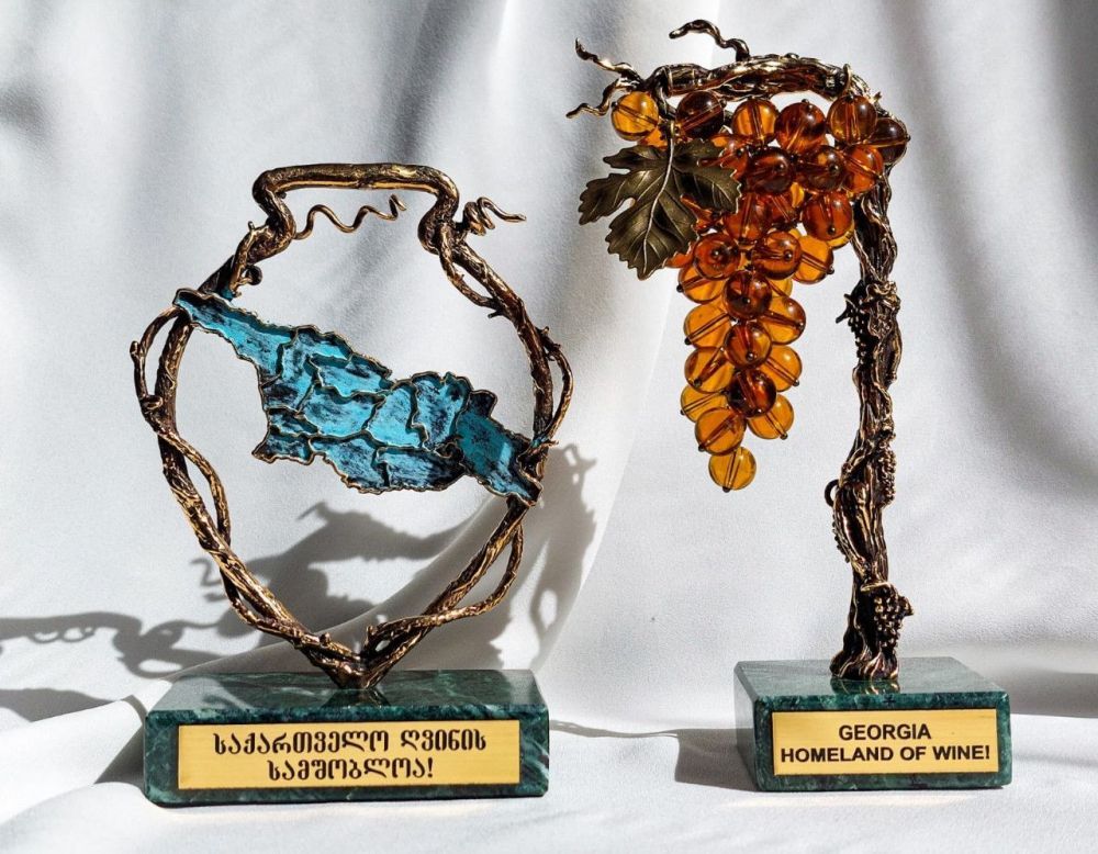 The wine spilled into the jewelry.