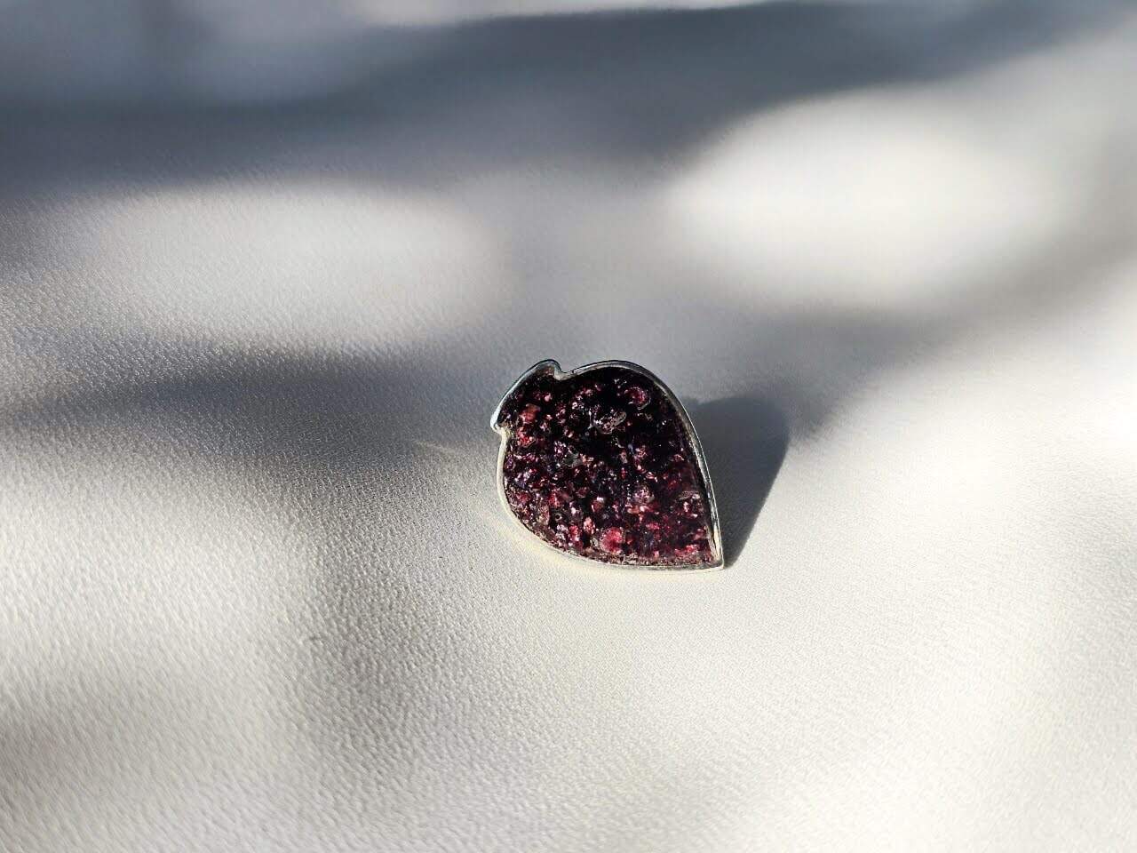 The autorth's brooch "Kvevri"