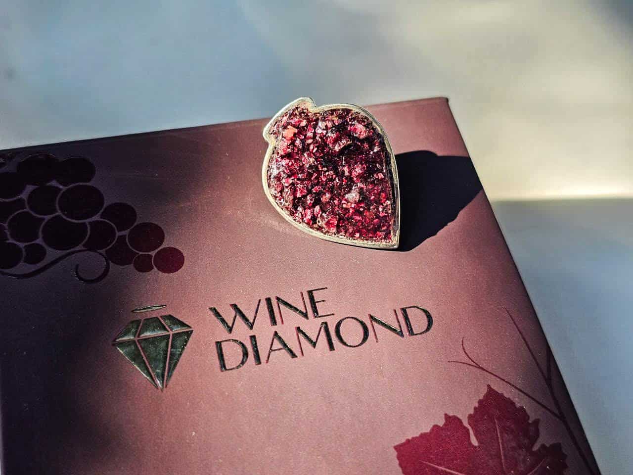 The autorth's brooch "Kvevri"