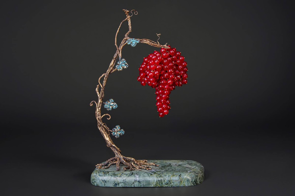Bronze souvenir "Vine and Grape"
