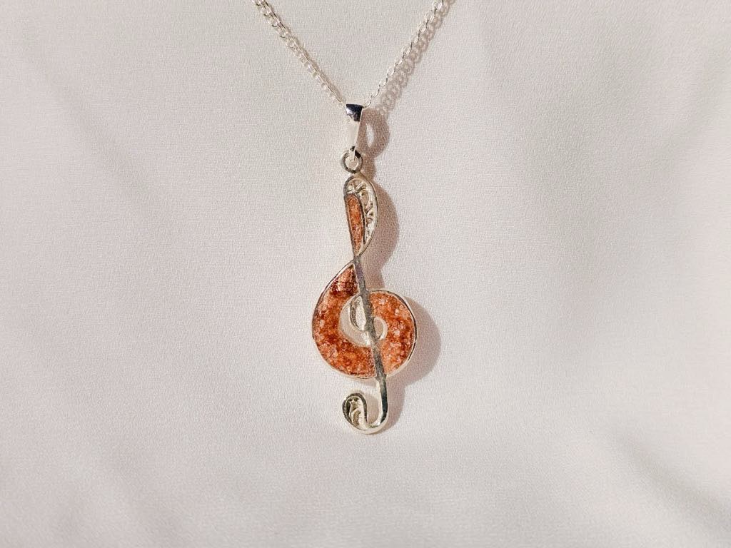 Brooch "Violin key" (Rkatsiteli)