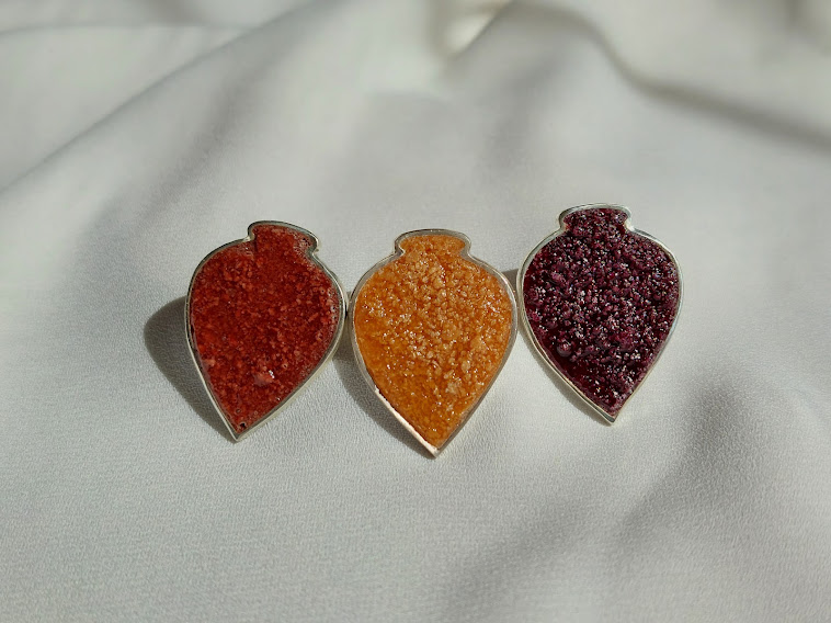 The autorth's brooch "Kvevri"