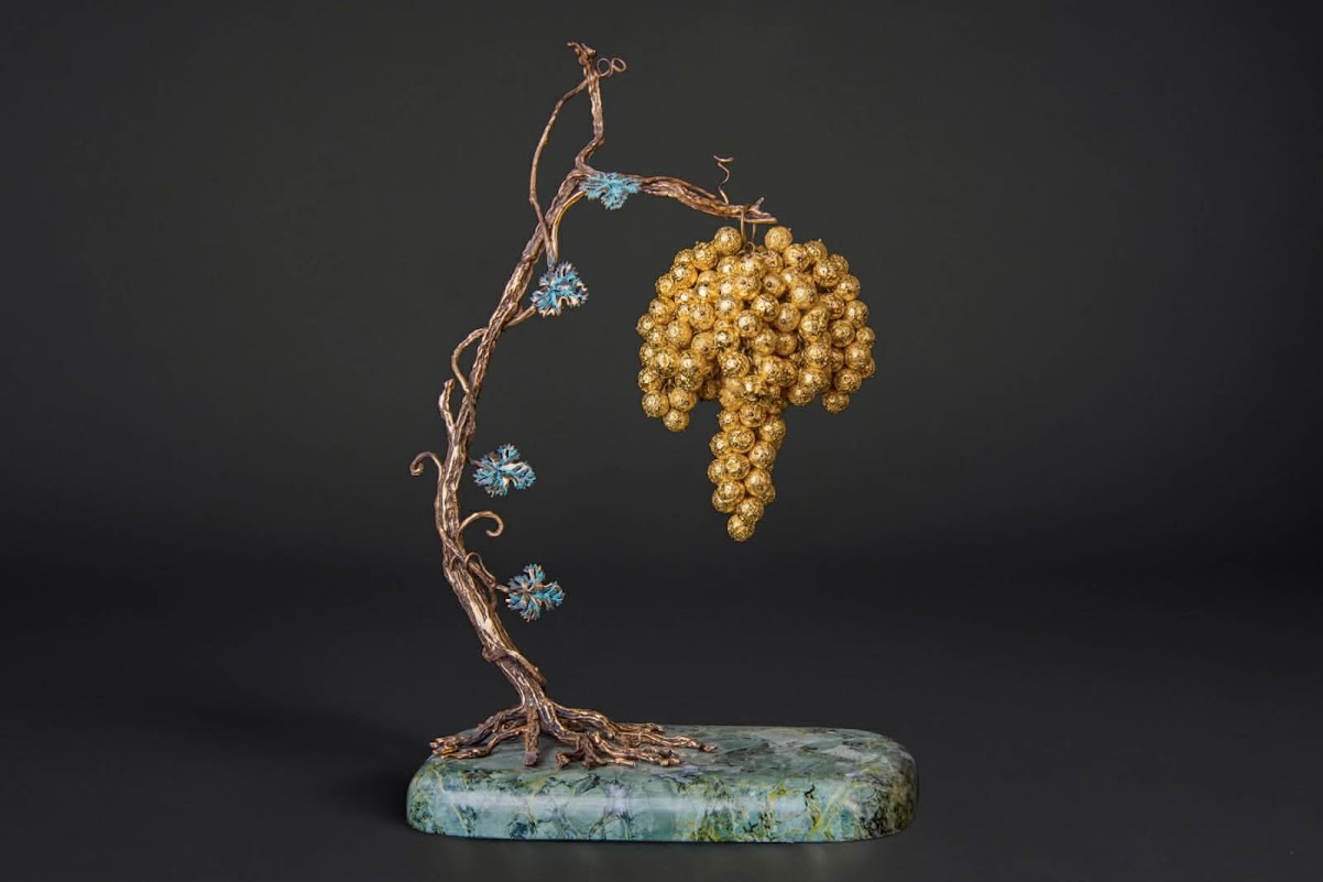 Bronze souvenir "Vine and Grape"