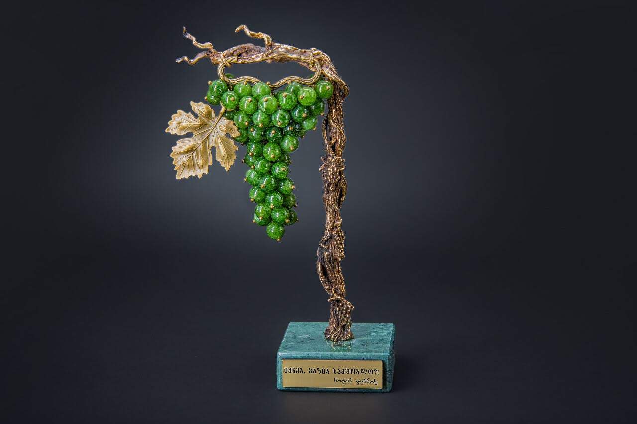Bronze souvenir "Vine and Grape Tsolikouri"