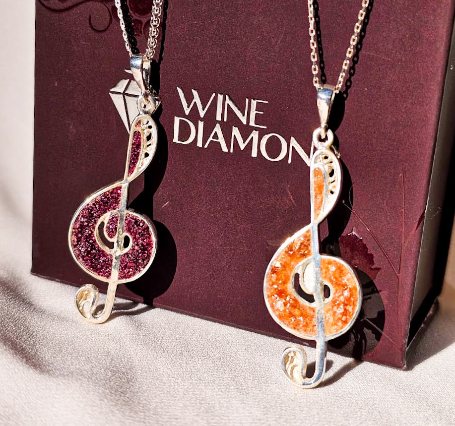 Brooch "Violin key" (Rkatsiteli)