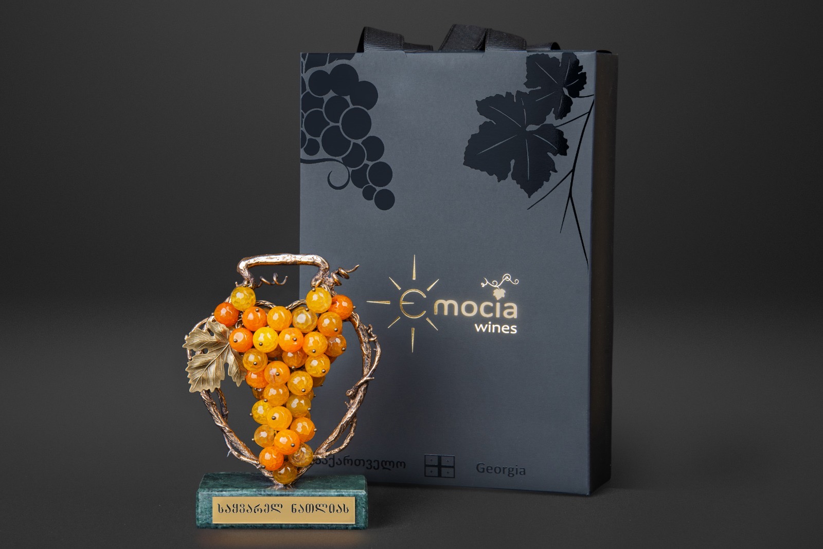 Bronze souvenir "Kvevri and Grape"