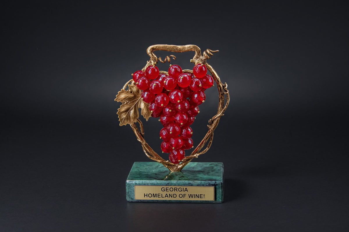 Bronze souvenir "Kvevri and Grapes chkhaveri" Premium