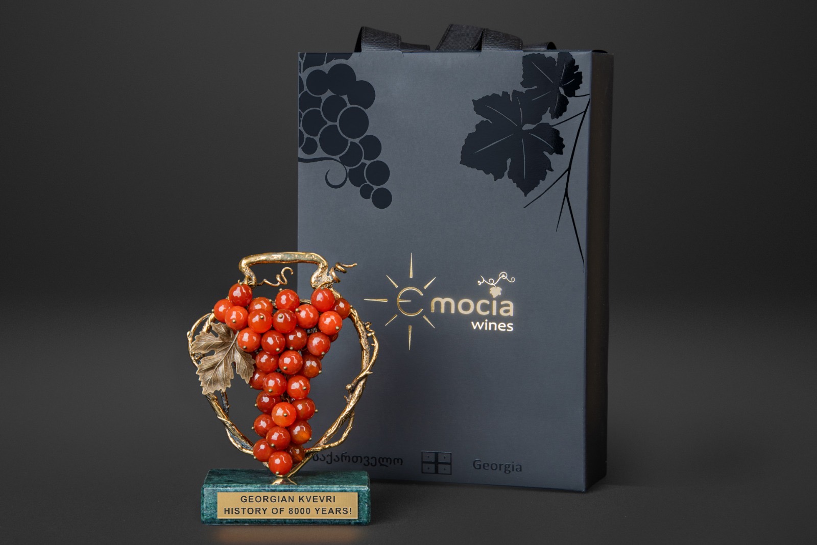 Bronze souvenir "Kvevri and Grape"