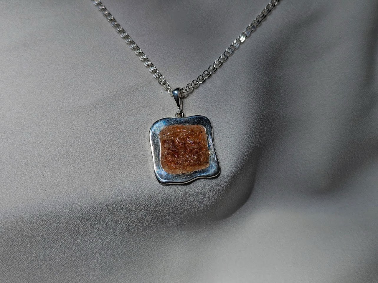 Necklace "Round corner"