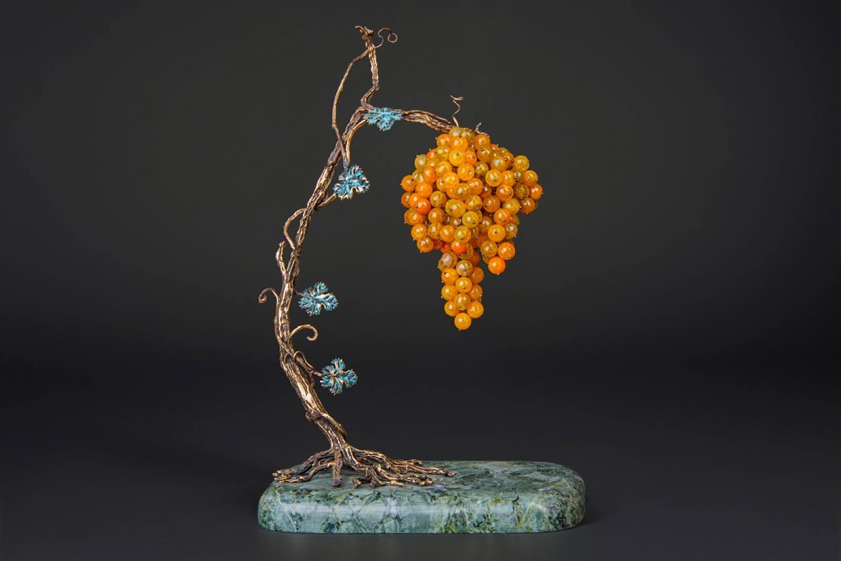 Bronze souvenir "Vine and Grape"