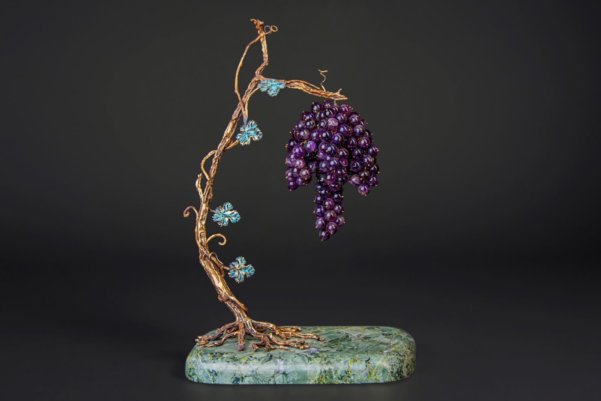 Bronze souvenir "Vine and Grape"